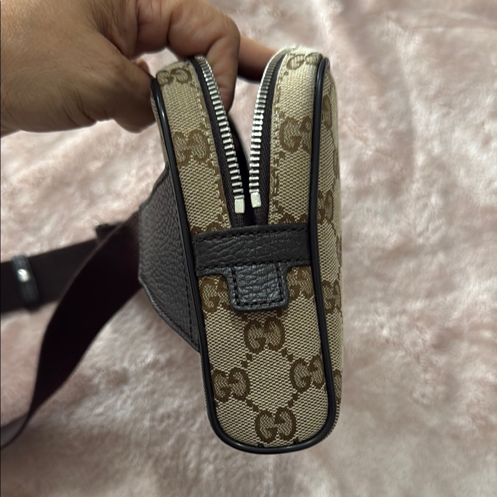 Gucci Brown UNISEX  Belt Bag with Iconic Design - Picture 6 of 9
